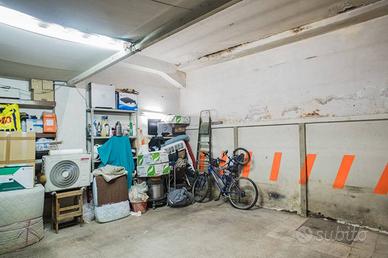 Box / Garage di 50 m² a Roma