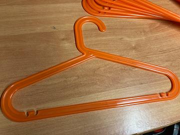 7 stampelle arancione grucce plastica bambini