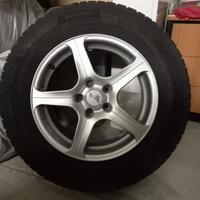 Treno di gomme invernali con cerchi in lega