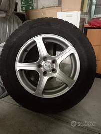 Treno di gomme invernali con cerchi in lega