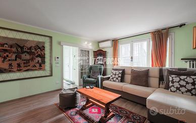 Bifamiliare con due appartamenti a ponte nuovo ris