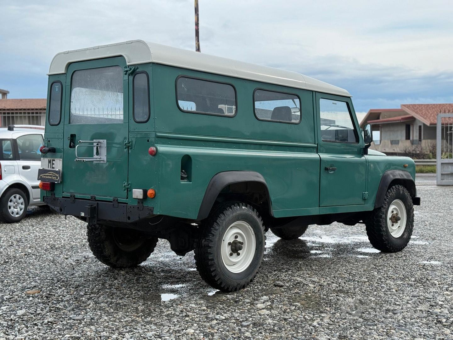 Land Rover Defender 110 1987 photo 4