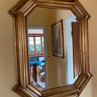 Specchio da parete con cornice dorata