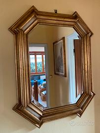 Specchio da parete con cornice dorata