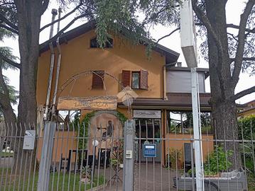 NEGOZIO A GORLA MINORE