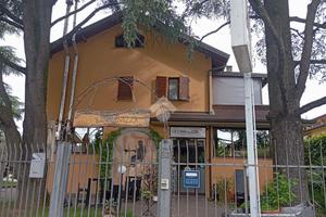 NEGOZIO A GORLA MINORE