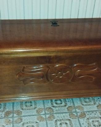 Cassapanca in legno