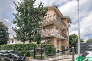 4 LOCALI in Contesto Tranquillo di Sole 3 Famiglie