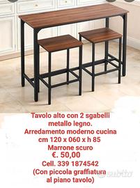 Tavolo cucina con 2 Sgabelli.