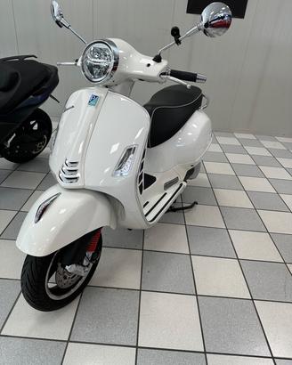 Piaggio Vespa 300 GTS hpe Super