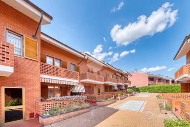 VILLA A SCHIERA A RIVOLI