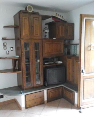 Mobile in castagno