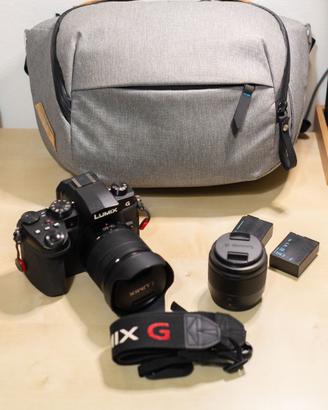 Panasonic G90 + Lumix 12-60 mm e 25 f/1.8 + borsa