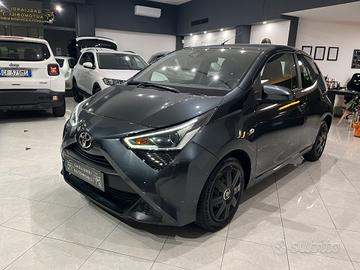 Toyota Aygo 5 porte x-play MMT