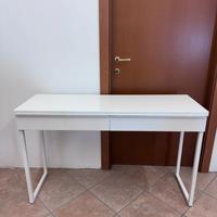 Scrivania bianca moderna ikea