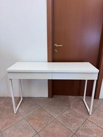Scrivania bianca moderna ikea