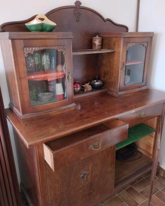 Credenza antica in legno massello con vetri curvi