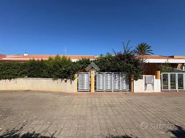 VILLA A SCHIERA A BRINDISI