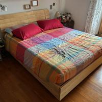 Letto matrimoniale con cassettone
