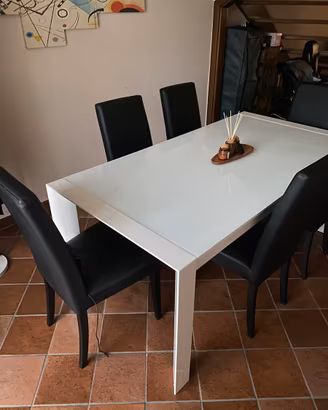 Set tavolo allungabile 180x90 + 8 sedie ecopelle