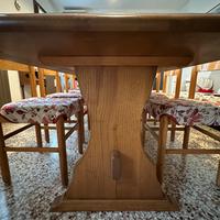 Tavolo di legno cucina