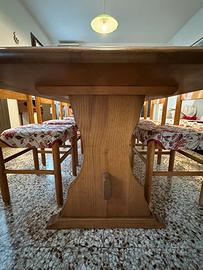 Tavolo di legno cucina