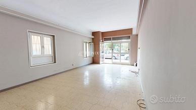 LOCALE COMMERCIALE IN VIA SIMONE FORMENTINI, 36 SA