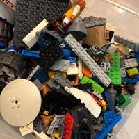 1.8 KG di pezzi LEGO sparsi. 