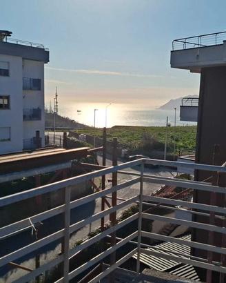 Attico con terrazzo panoramico vista mare con box