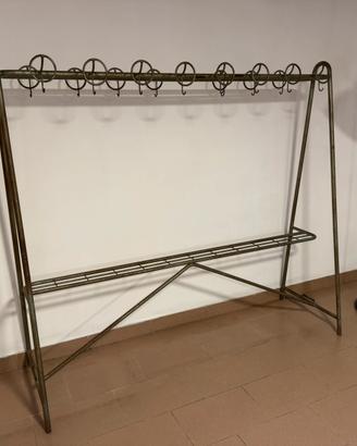 Vecchio appendiabiti e portaombrelli scolastico