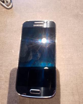 Samsung s4 mini  con caricatore 15 euro trat