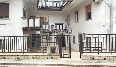 Locale deposito in zona Montrone!