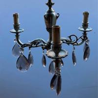 Lampadario vintage in ottone e gocce di vetro