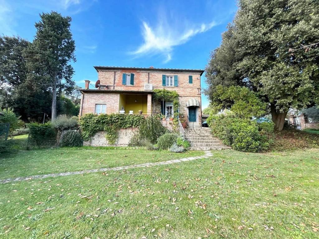 Rustico / Casale di 326 m² con più di 5 locali e b - Vista 2