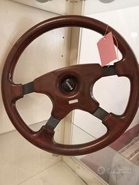 VOLANTE IN RADICA MOMO