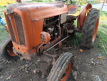 Trattore fiat 312r con barra falciante laverda
