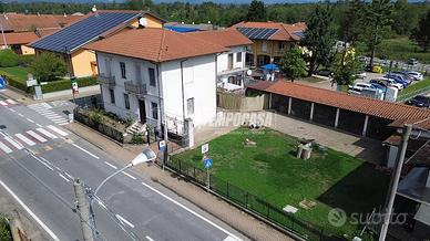 BIFAMILIARE CON GIARDINO A FRONT