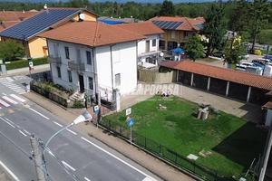 BIFAMILIARE CON GIARDINO A FRONT