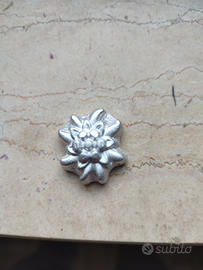 Accessori per cappello, cintura, spilla o ciondolo