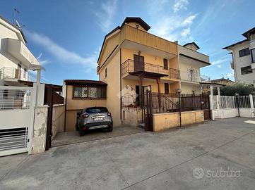 VILLA SINGOLA A TRENTOLA-DUCENTA