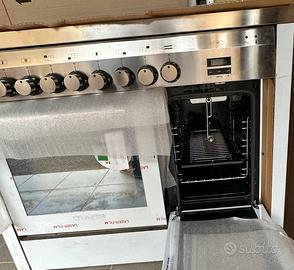 Professinale cucina con 5 FUOCHI, 2 FORNI NUOVA