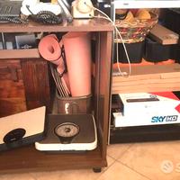 2 Porta Elettroniche c/ruote Audio Stereo+Porta TV
