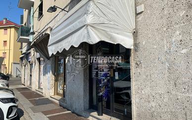 NEGOZIO SU STRADA CONFINI NIGUARDA