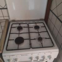 cucina a gas e frigorifero 