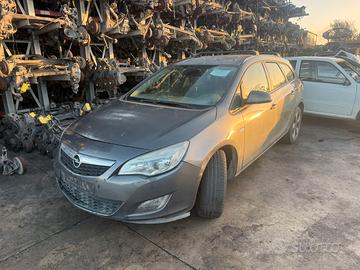 RICAMBI USATI AUTO OPEL ASTRA J S.W. - ANNO 2010