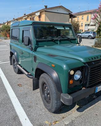 Land Rover Defender  anno 2014