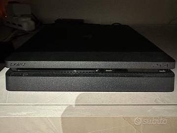 Ps4 slim con joypad e giochi