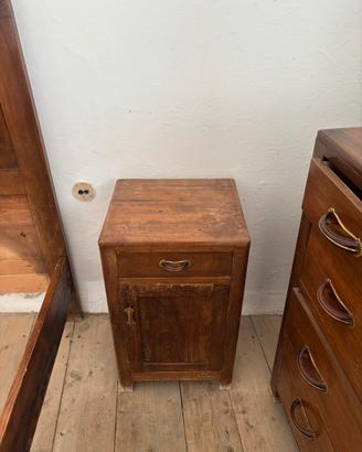 Comodino in legno vintage