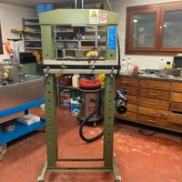 Pressa OMCN 15 tonnellate