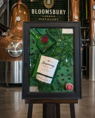 QUADRO CON BOTTIGLIA GIN, RESINA EPOSSIDICA E CORN